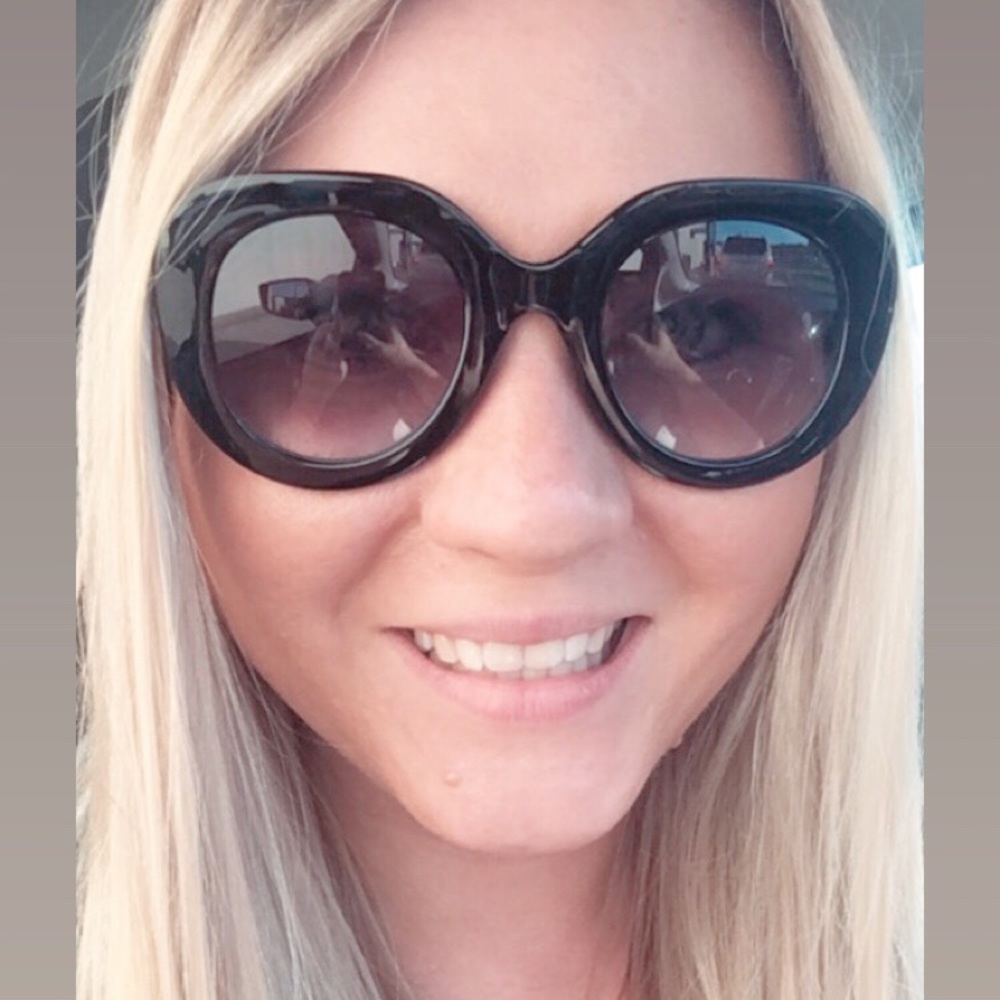 Meet your Posher, Cassandra